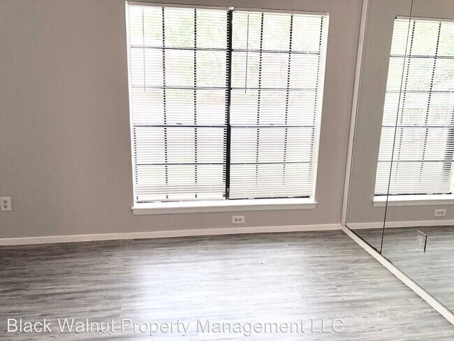 Building Photo - 1900 Albury Cove