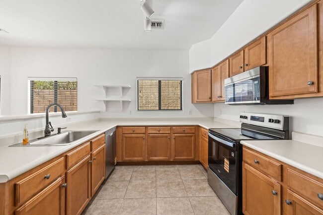 Building Photo - 3 Bedroom Home Located in Sycamore Park