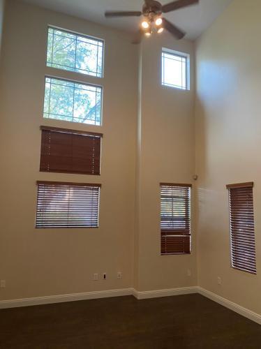 Building Photo - Beautiful Home