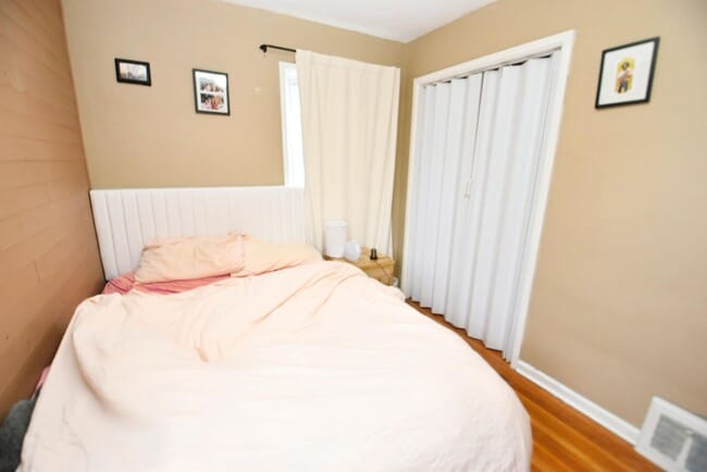 Building Photo - Fully furnished home, 3 bedroom 2 full baths