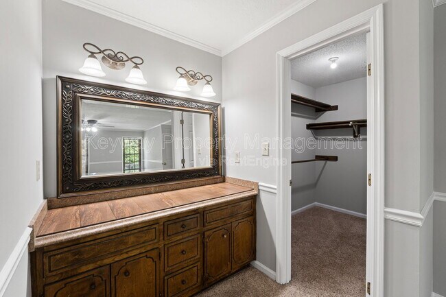 Building Photo - 255 Silver Maple Rd