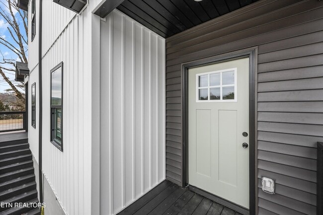 Building Photo - 8306 Lobelia Ln