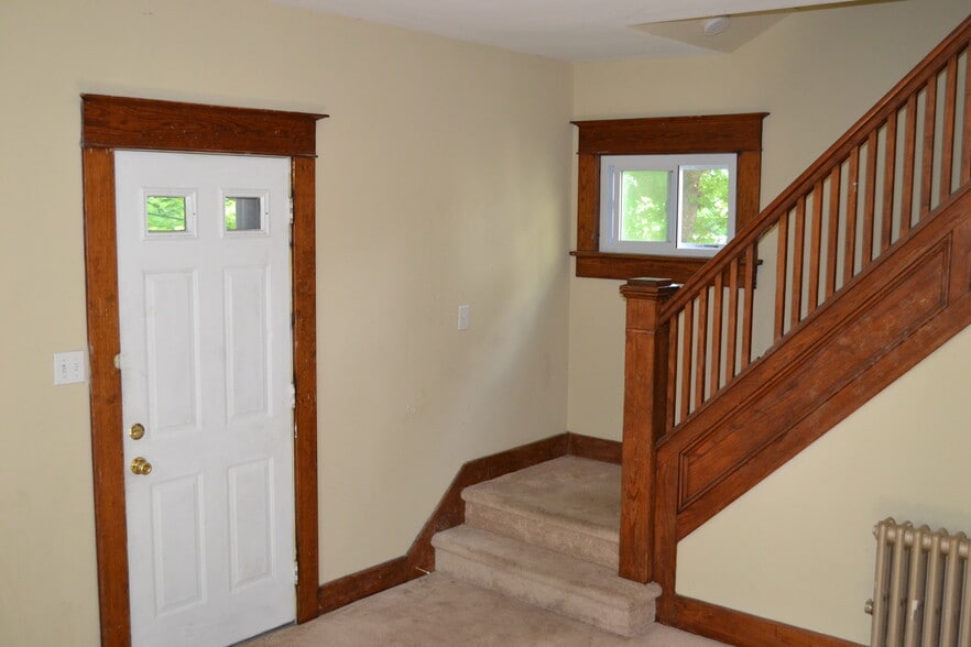 Building Photo - 2115 Hollister Ave