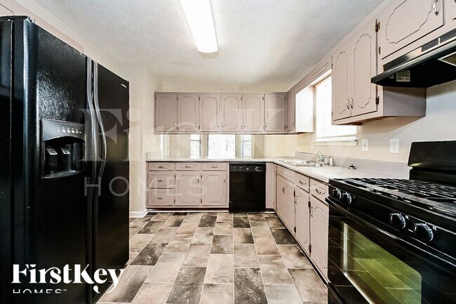 Building Photo - 765 Fieldstone Dr
