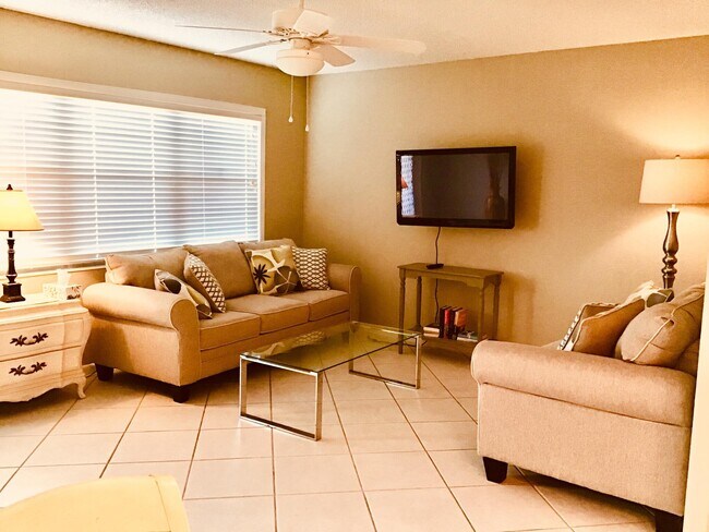 Building Photo - 4008 Cornwall A