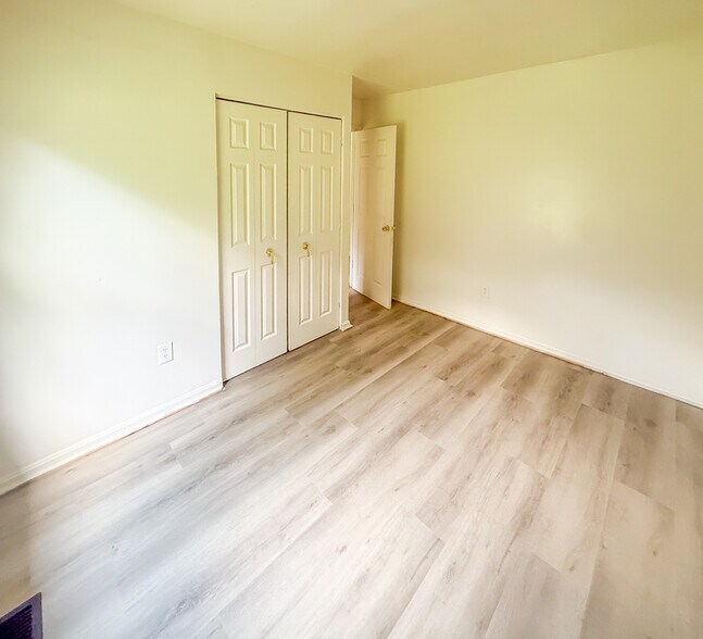 Building Photo - 520 Lancaster Creek Dr