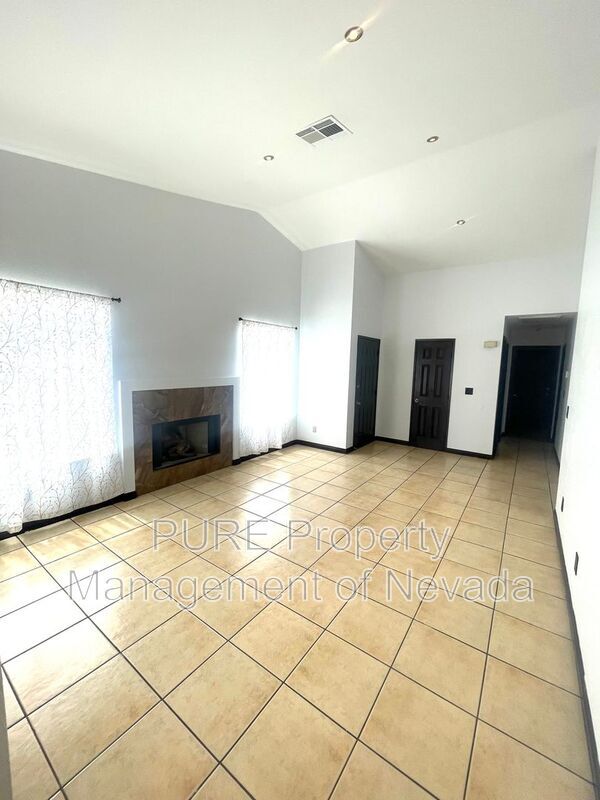 Building Photo - 724 Taft Ct