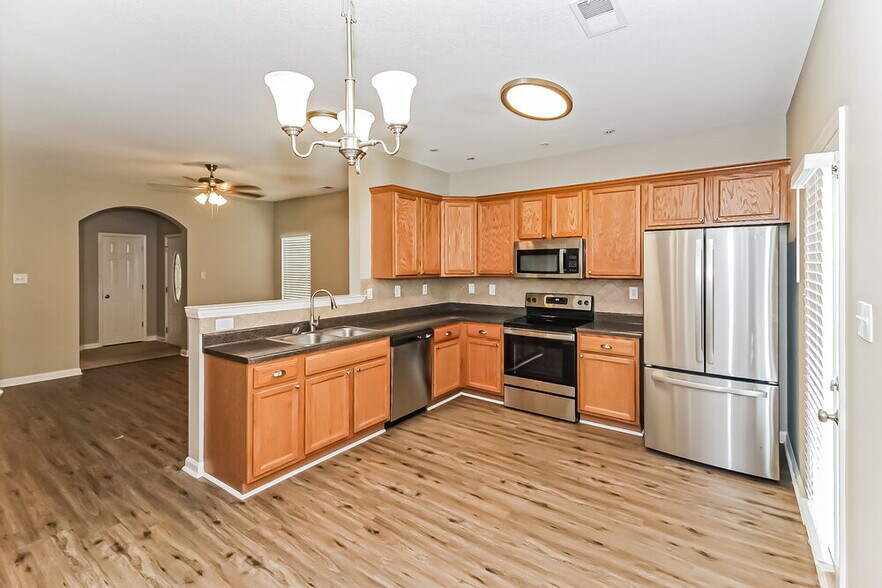 Building Photo - 9864 White Poplar Dr