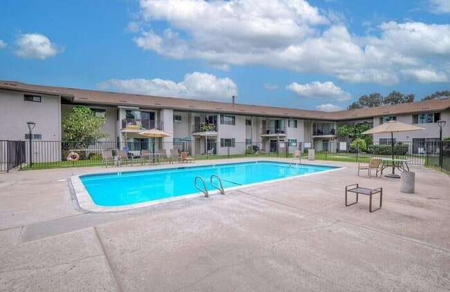 Building Photo - First-Floor 2BR Condo with Pool Access & Covered Parking in La Bonita