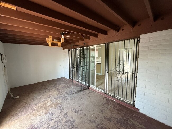 Building Photo - 3325 S Elson Ave