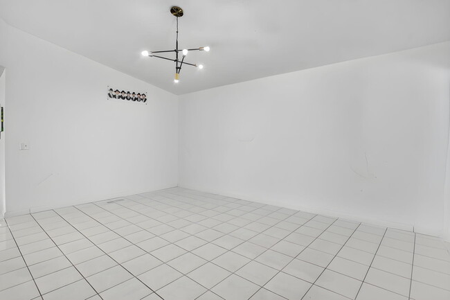 Building Photo - 7690 Solimar Cir
