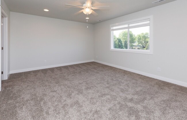Building Photo - Contemporary Altoona Single Family Home! N...