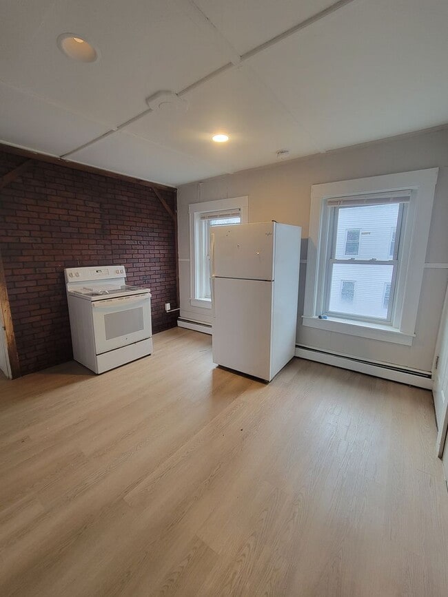 Building Photo - 15 Broadway