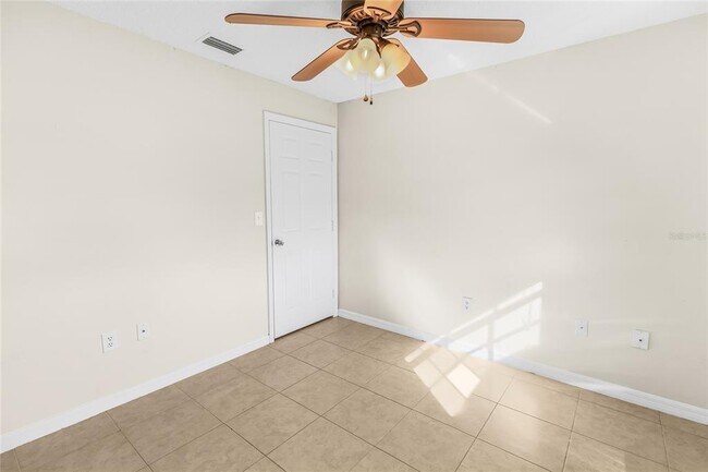 Building Photo - 2707 Lakewood Ln