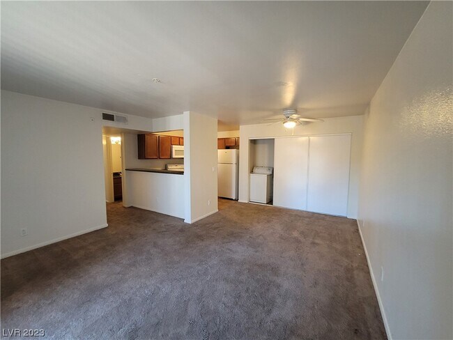 Building Photo - 2121 Blue Breeze Dr