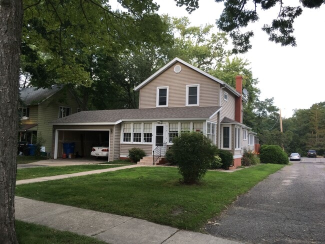 Primary Photo - 914 Oak St