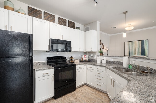 Interior Photo - Sterling Creek at Richmond Hill