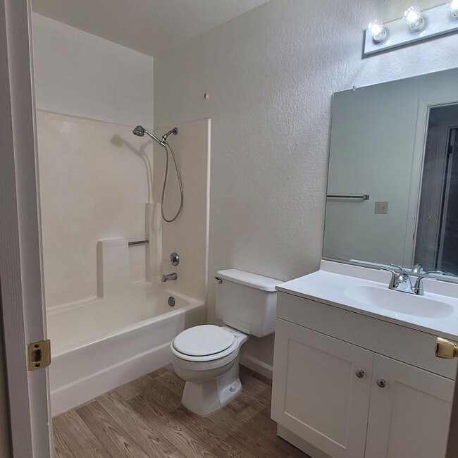 Building Photo - Two Bedroom Condo with great views!