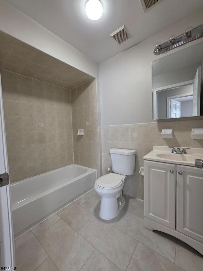 Building Photo - 290 Sussex Ave