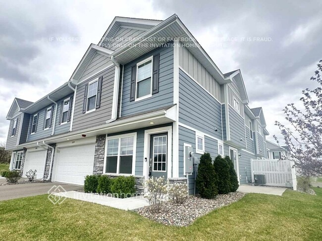 Building Photo - 10934 Glacier Ln N