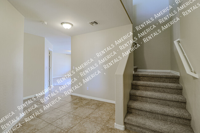 Building Photo - $500 off the 1st full month's rent with a ...