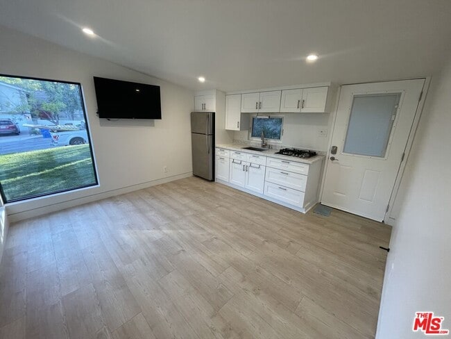 Building Photo - 4234 Ellenita Ave