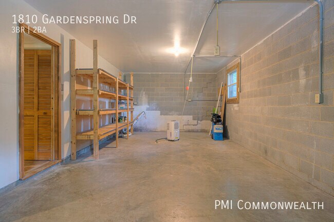 Building Photo - 3 Bed / 2 Bath Single Family (Available 7/...