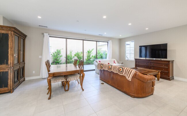 Building Photo - 3bedroom/3 bath/Gated Orchard Hill/Detached House for rent