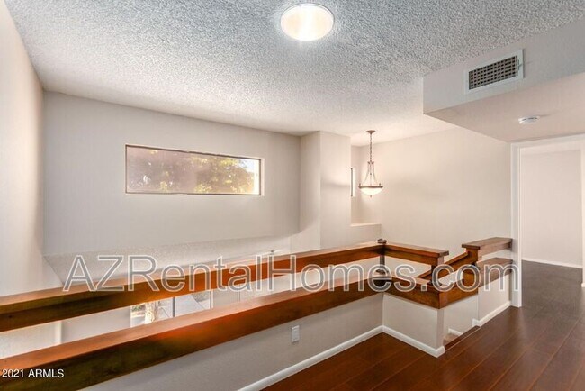 Building Photo - 746 E Morningside Dr