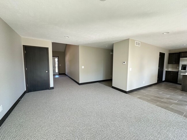 Building Photo - Newer Build - Four Bedroom Duplex in Caledonia!