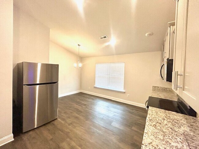 Building Photo - Beautiful 4 Bedroom 2 Bath Home! $300 OFF ...