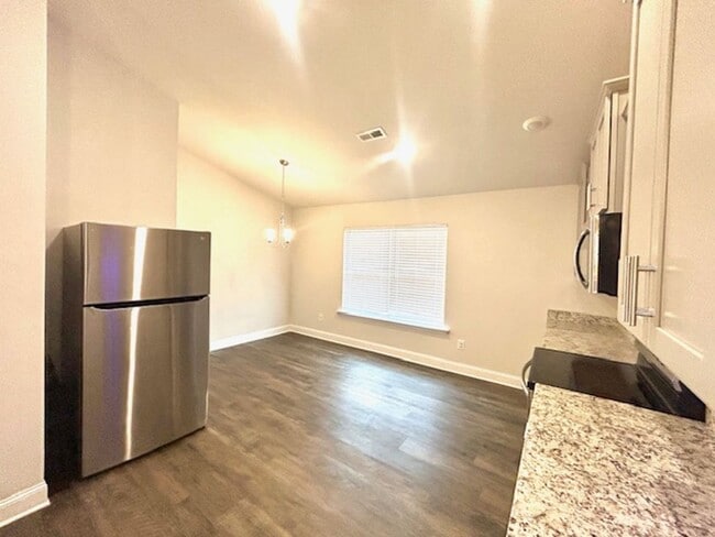 Building Photo - Beautiful 4 Bedroom 2 Bath Home! COMING SOON!