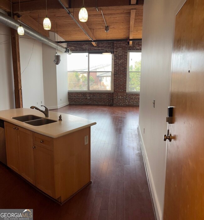 Building Photo - 204 Walker St SW