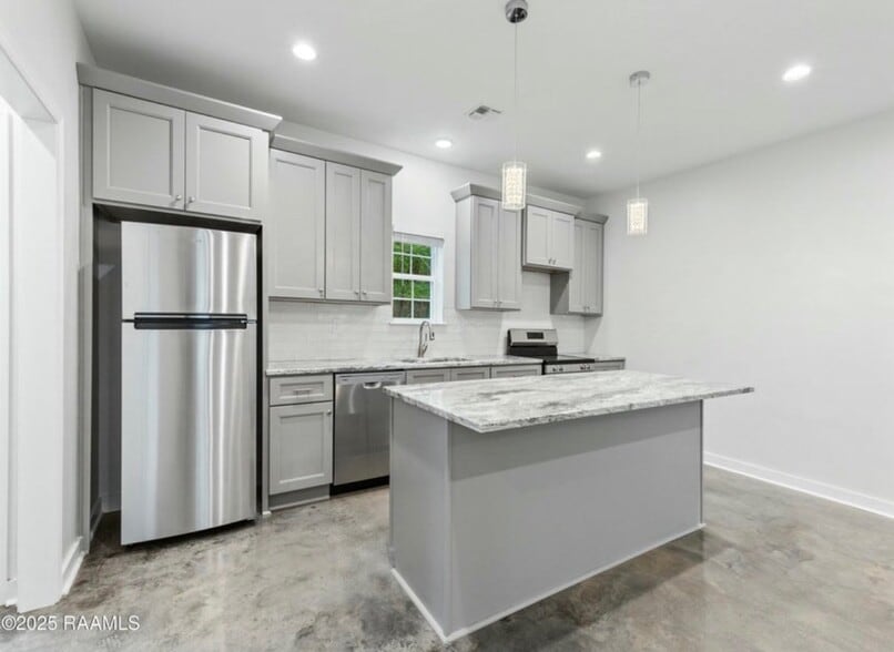 Building Photo - 204 Romero St