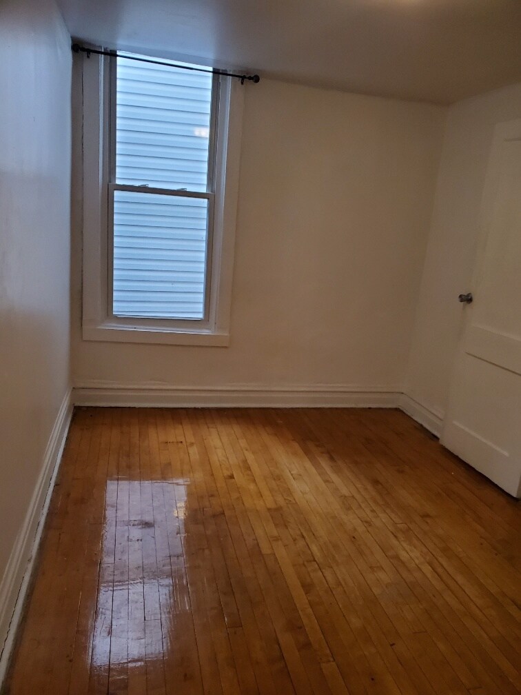 Building Photo - 1254 N Maplewood Ave