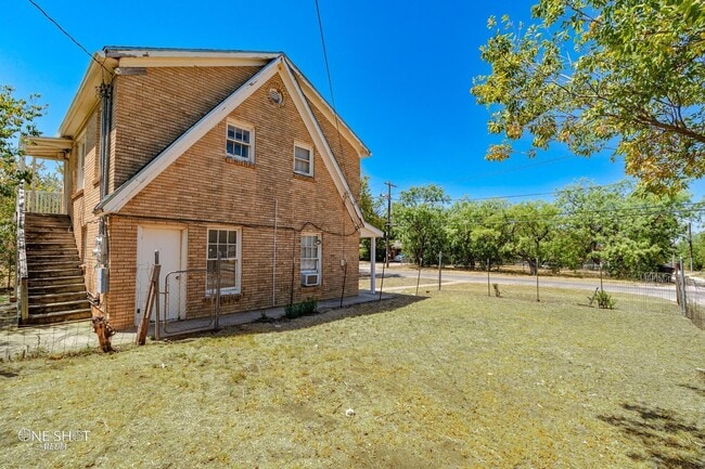 Building Photo - 1725 Ave D