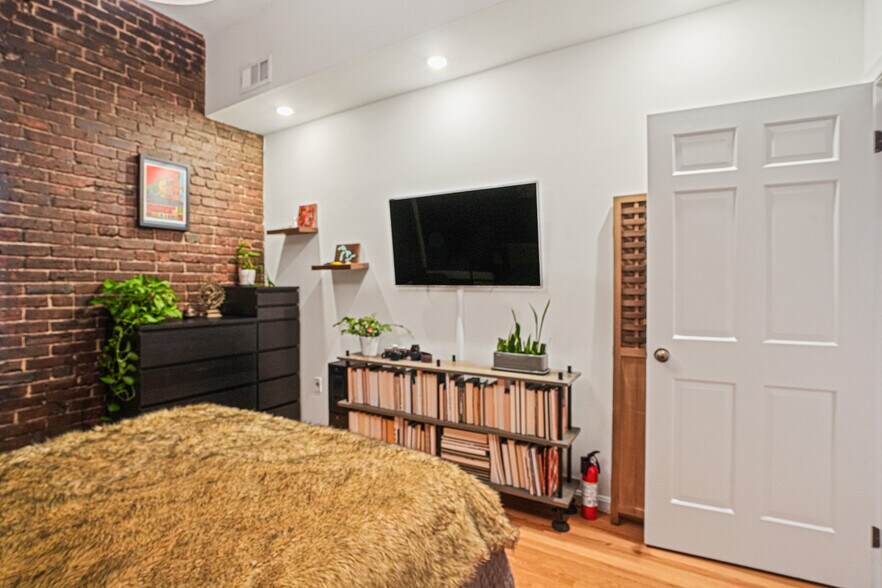 Building Photo - 2007 O St NW