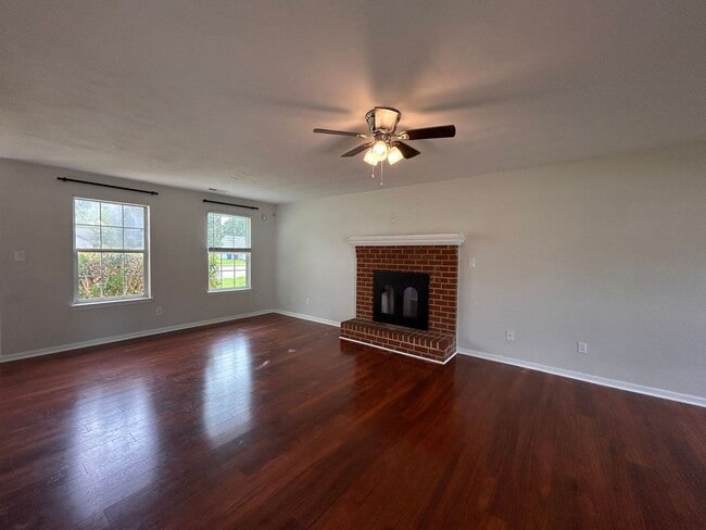 Building Photo - Spacious & Updated 4-Bedroom Gem in the He...