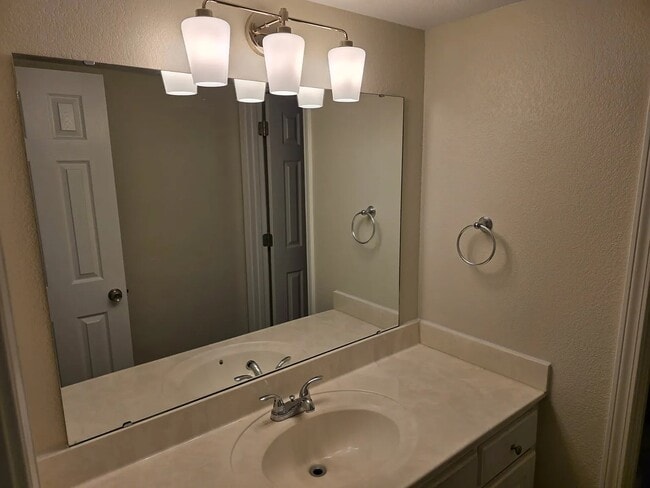 Building Photo - 806 Park Lane