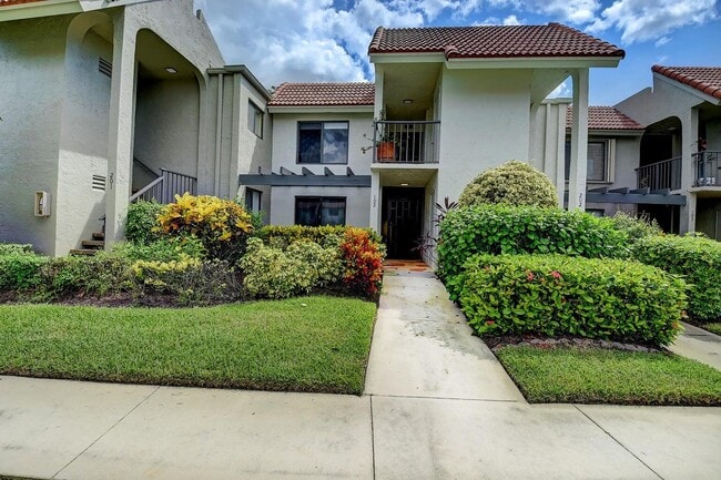 Building Photo - 5547 Fairway Park Dr
