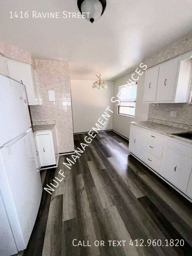 Building Photo - 1416 Ravine St
