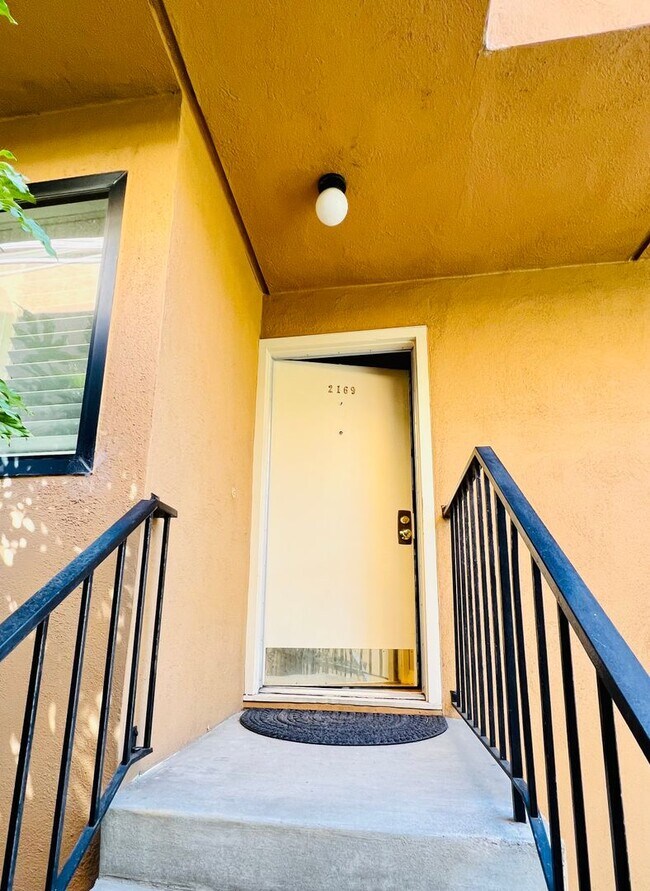 Building Photo - Great Natural light, Treetop Views with 2 Primary Suites plus OFFICE and a 2 car garage, It is li...