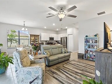 Building Photo - 10070 W Villa Cir