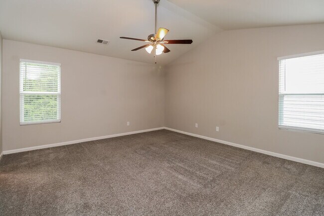 Building Photo - 137 Autumn Bluff Cir