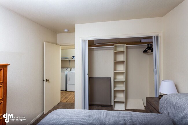 Building Photo - 76th Ave Duplex