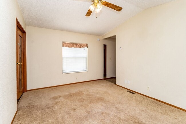 Building Photo - Charming Home on a Spacious Lot with No HOA!