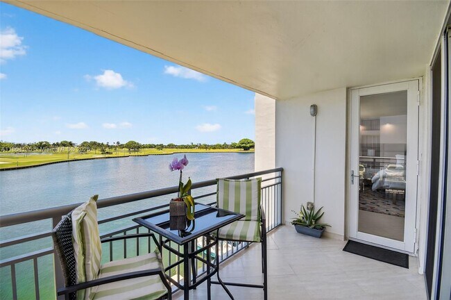 Building Photo - 9250 W Bay Harbor Dr