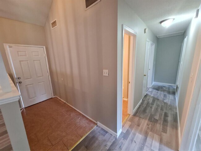 Building Photo - 3044 Cross Creek Dr