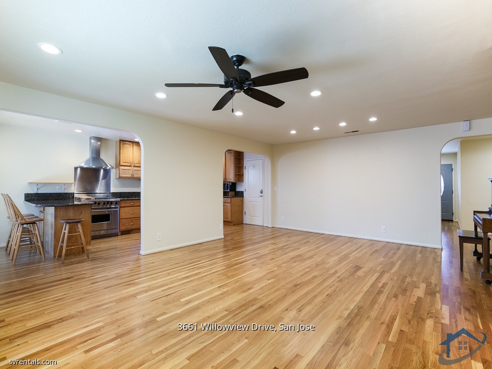 Building Photo - 3661 Willowview Dr