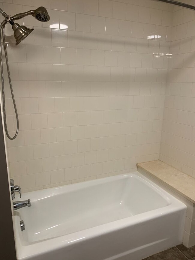Building Photo - Gorgeous Condo Available at the Elizabeth ...